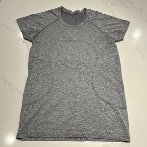 Lululemon Swiftly Tech Short Sleeve TShirt 2.0 Womens Size 8 SlateGrey LikeNew